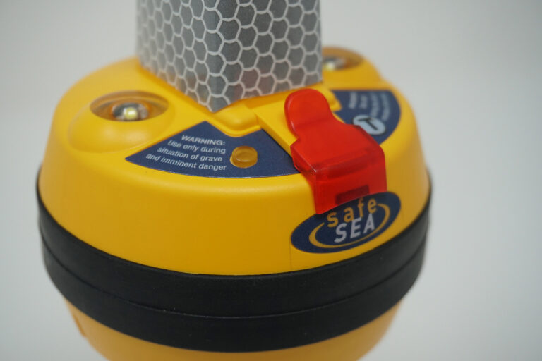 OSL-EPIRB-1-Pro-Right-Angle-Stylistic-3